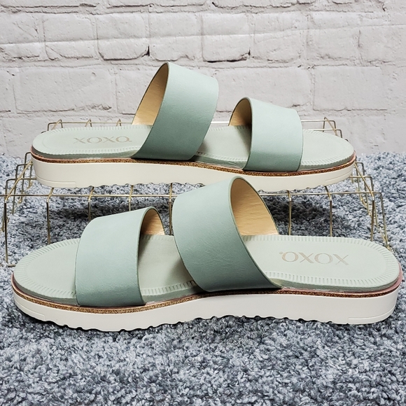 XOXO - Picture 2 of 7